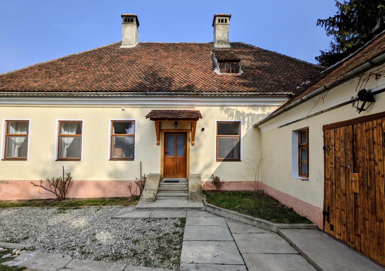 Gaestehaus Honigberg Next To The Fortified Church Of Harman Hărman Exterior foto
