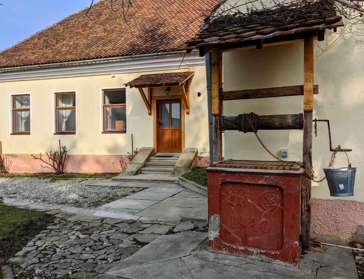Gaestehaus Honigberg Next To The Fortified Church Of Harman Hărman Exterior foto